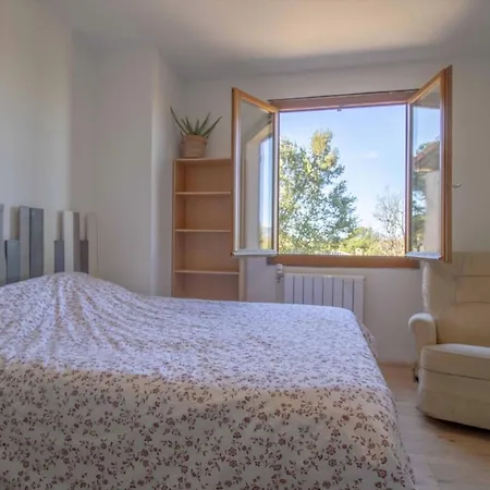Nice 95m With Terrace With Pool Nyaraló